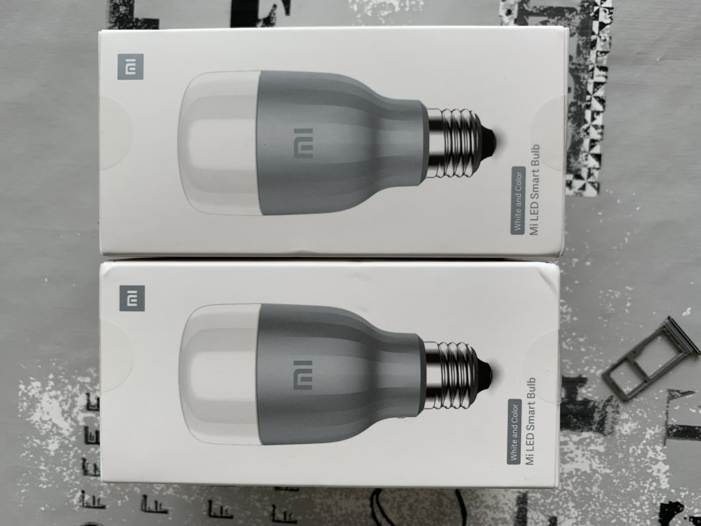 photo des deux ampoules Xiaomi LED Bulb